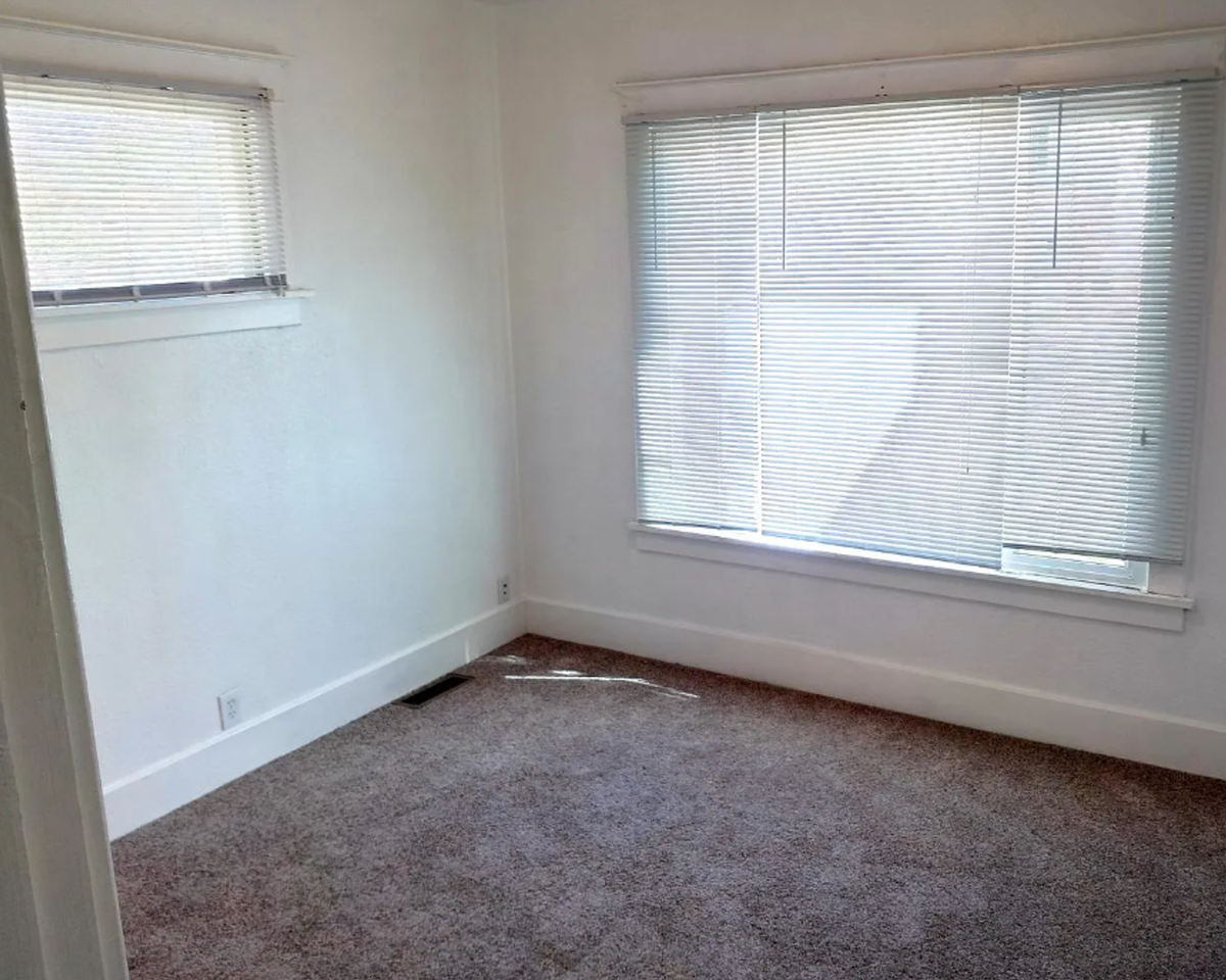 1025 Cranford Pl - Photo 4 of 12