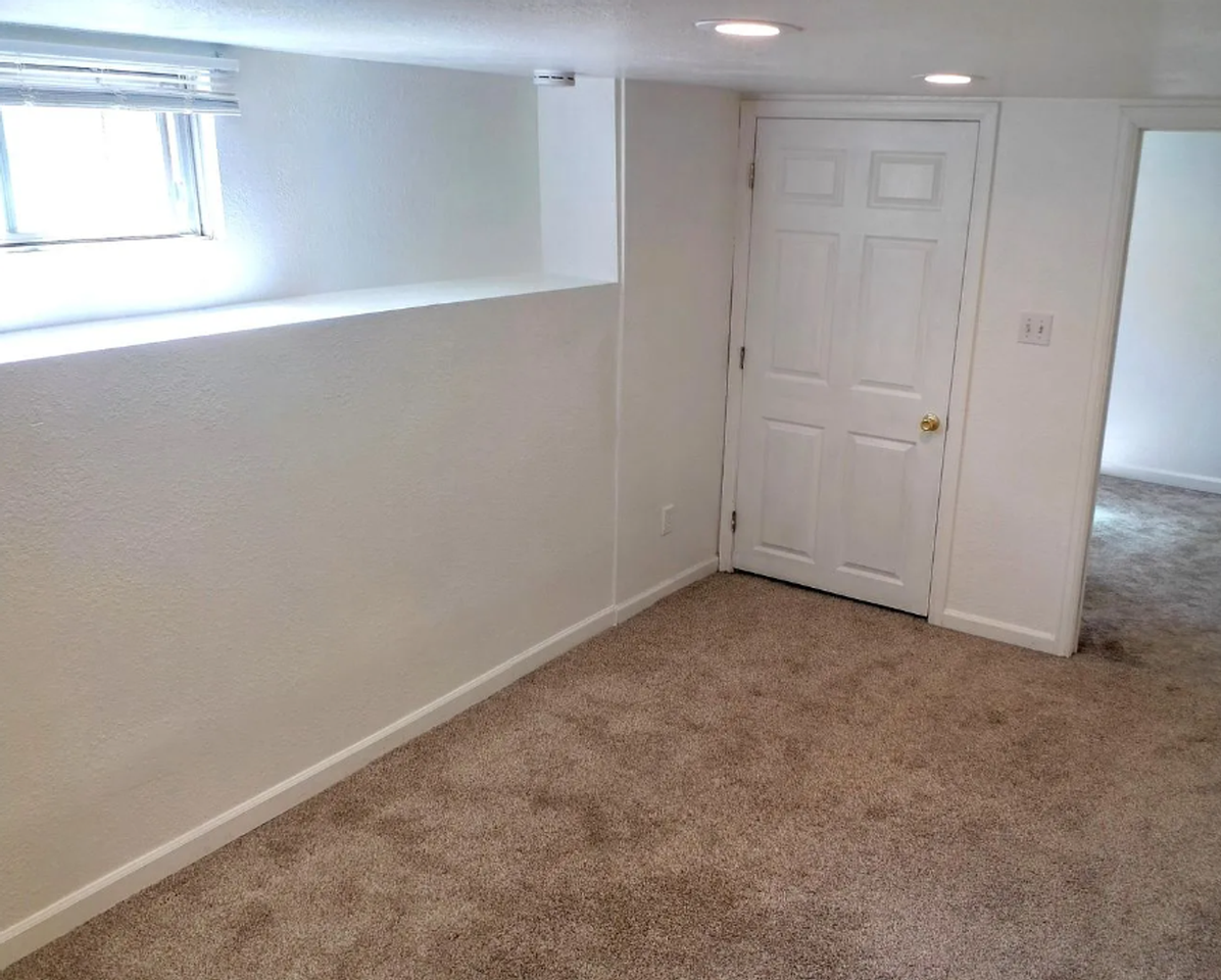 1025 Cranford Pl - Photo 7 of 12