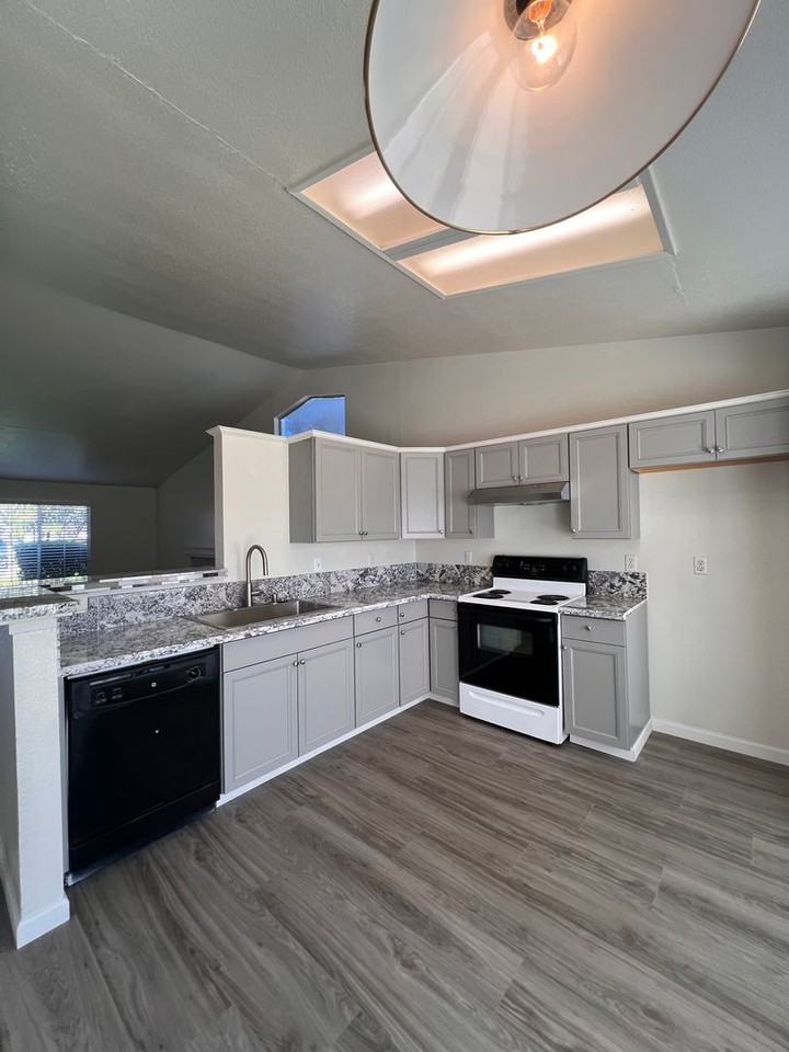 3616 Bayboro Dr - Photo 6 of 14