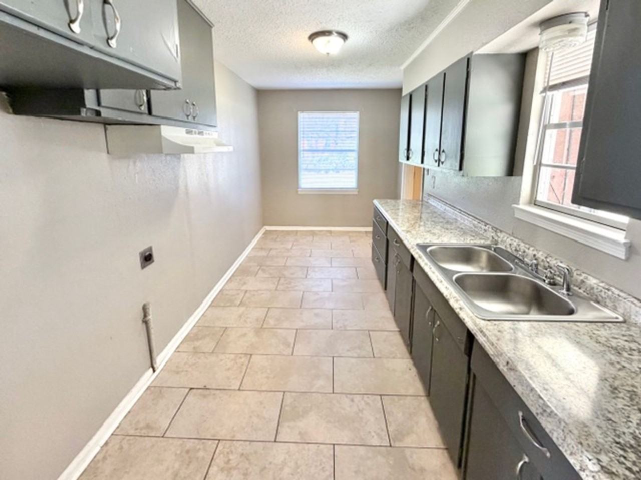 5572 Lochinvar Rd - Photo 4 of 8