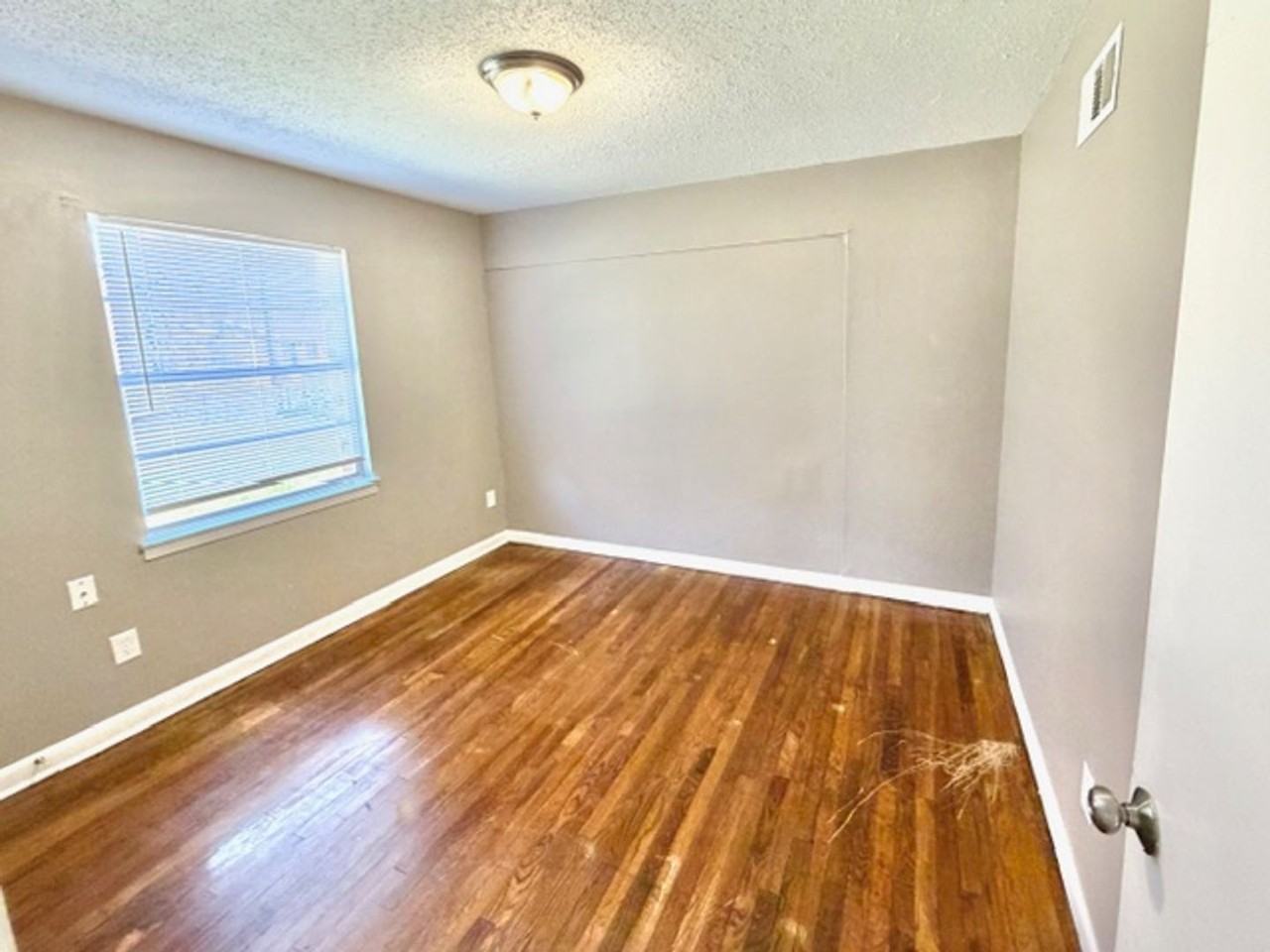 5572 Lochinvar Rd - Photo 6 of 8