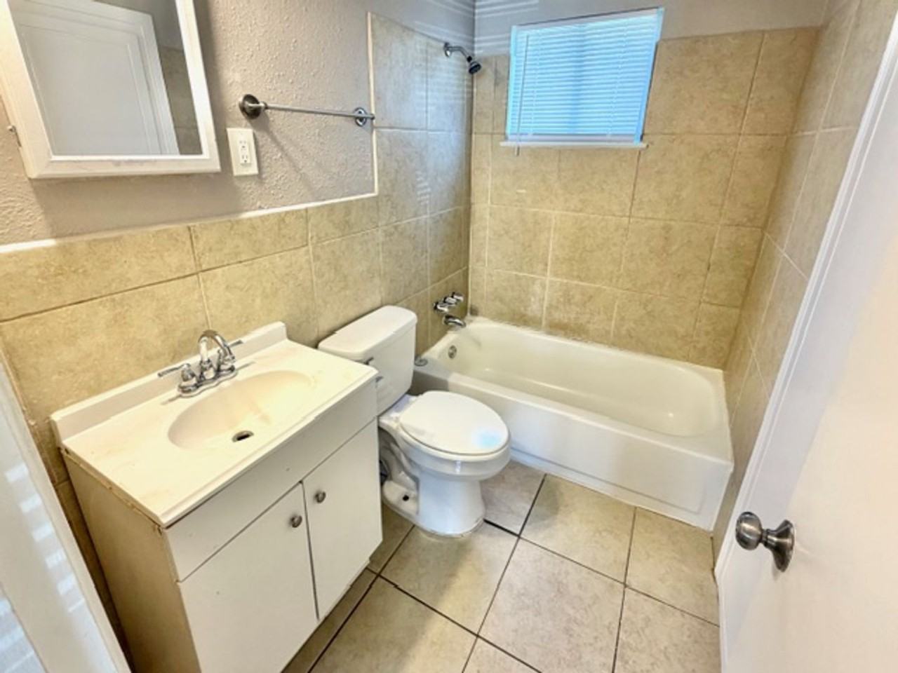 5572 Lochinvar Rd - Photo 7 of 8