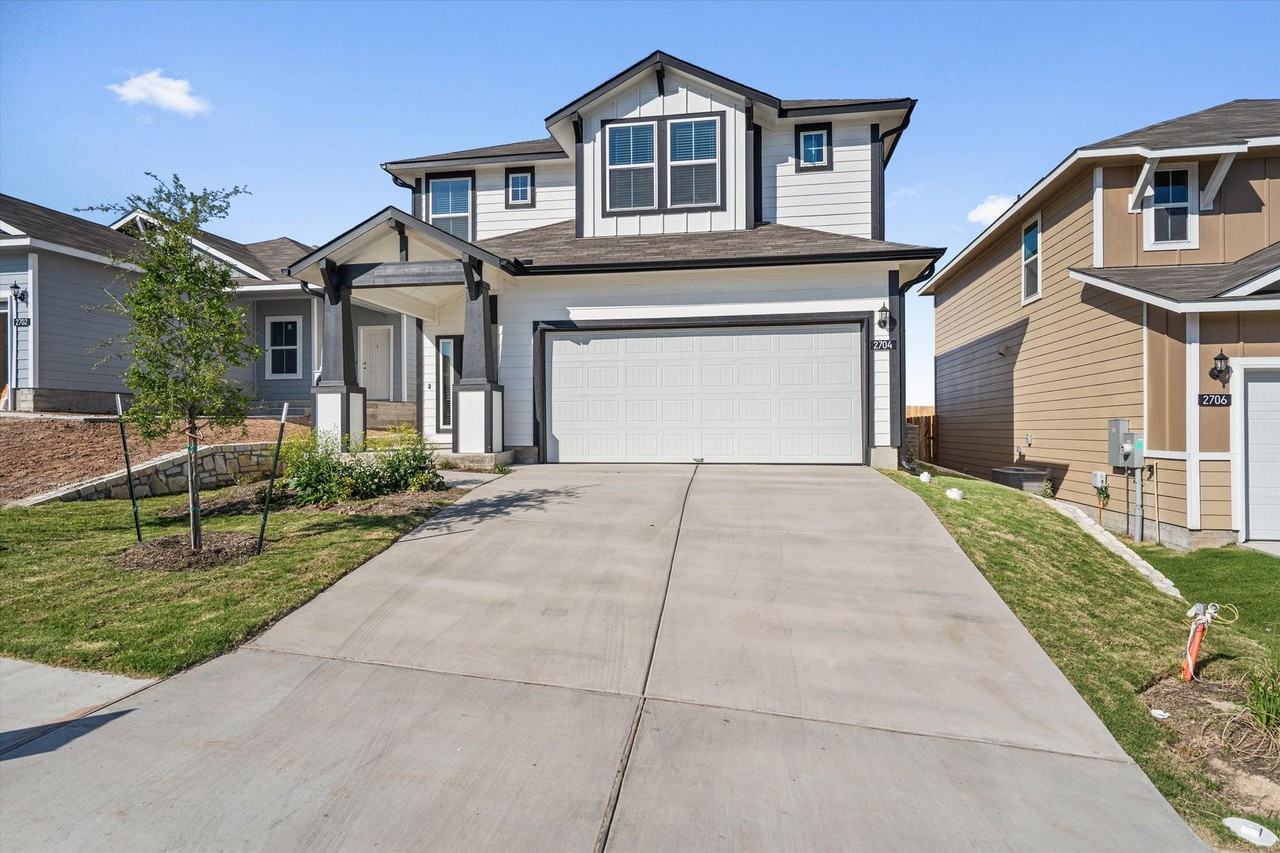 2704 Derwent Dr - Photo 3 of 33