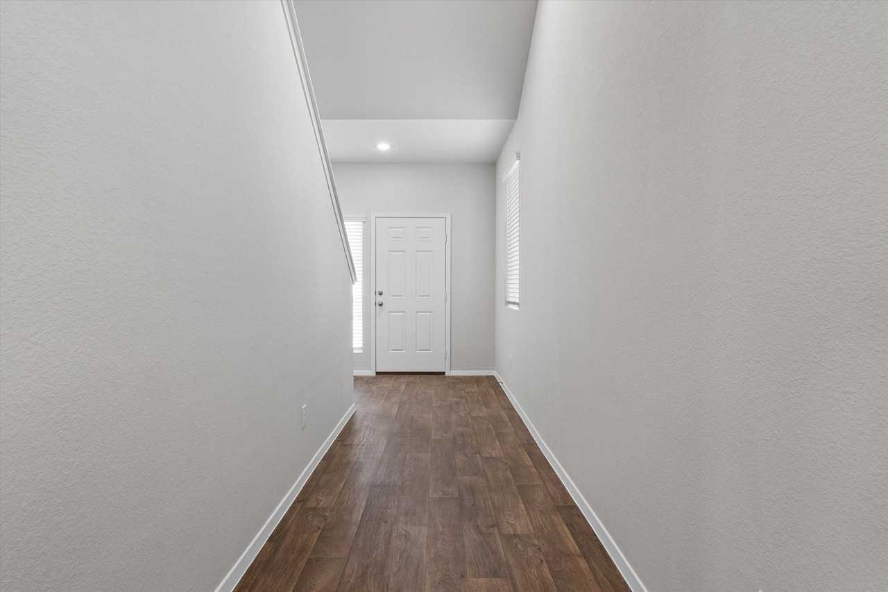 2713 Derwent Dr - Photo 4 of 37