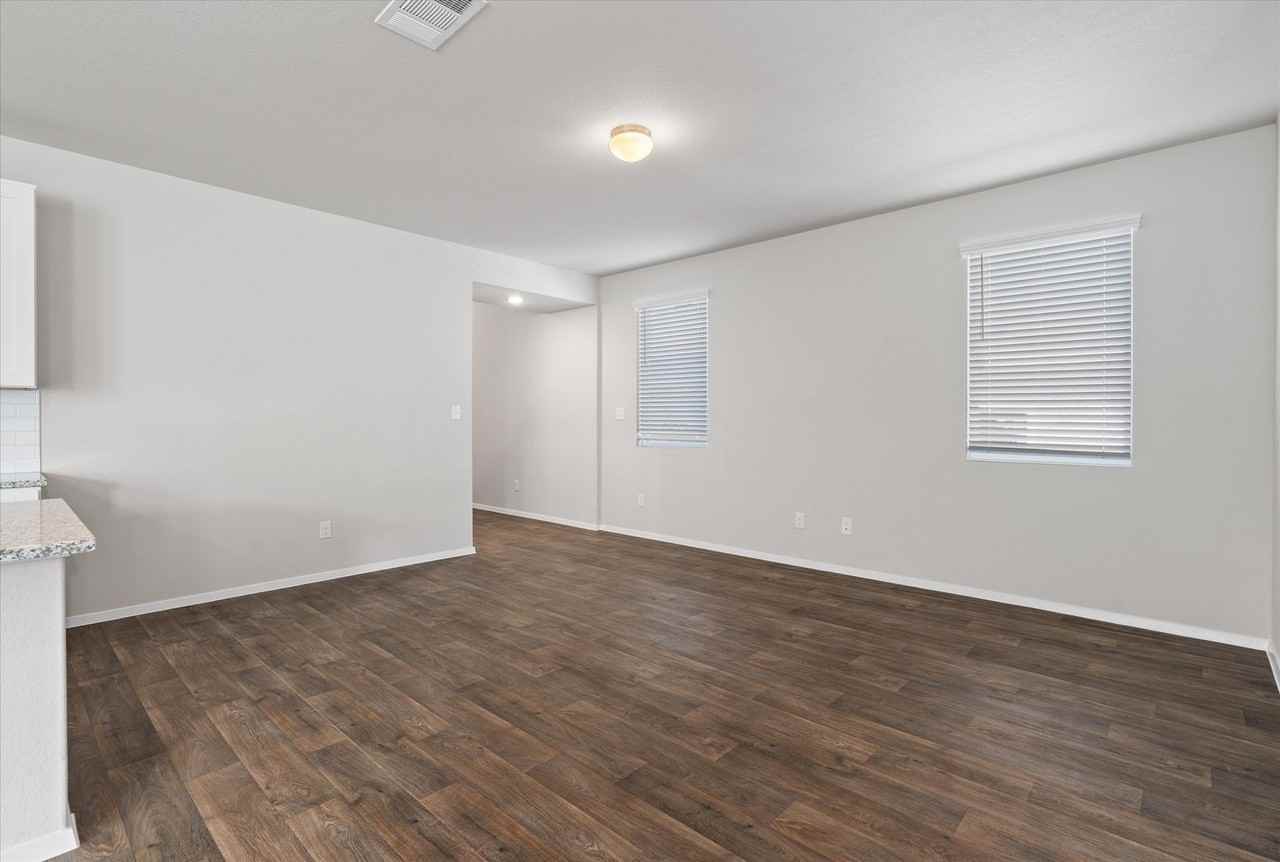 2713 Derwent Dr - Photo 7 of 37