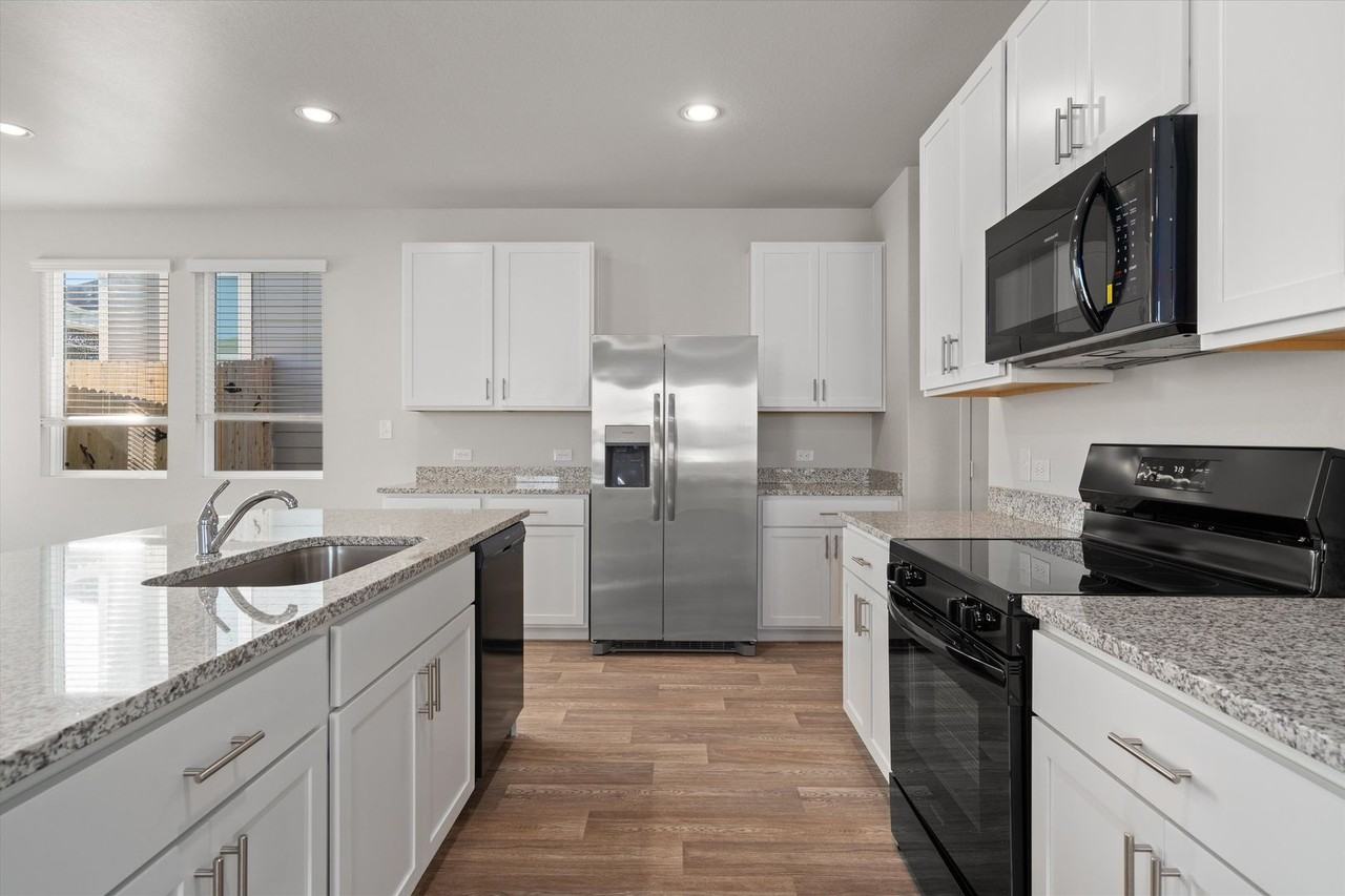 2713 Towy Rd - Photo 2 of 36