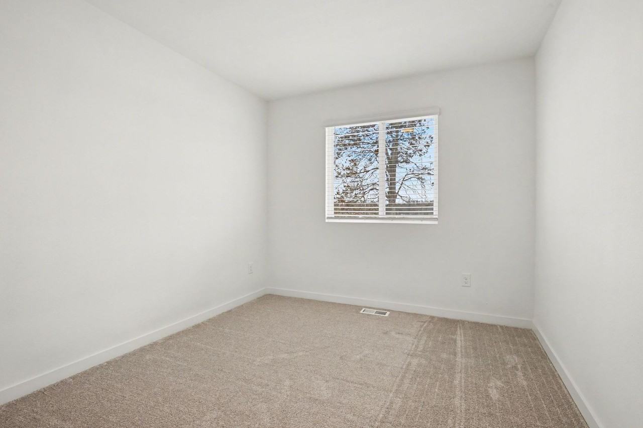 681 Bush Blvd - Photo 6 of 19