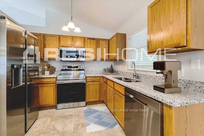 5421 Deltona Blvd - Photo 3 of 16