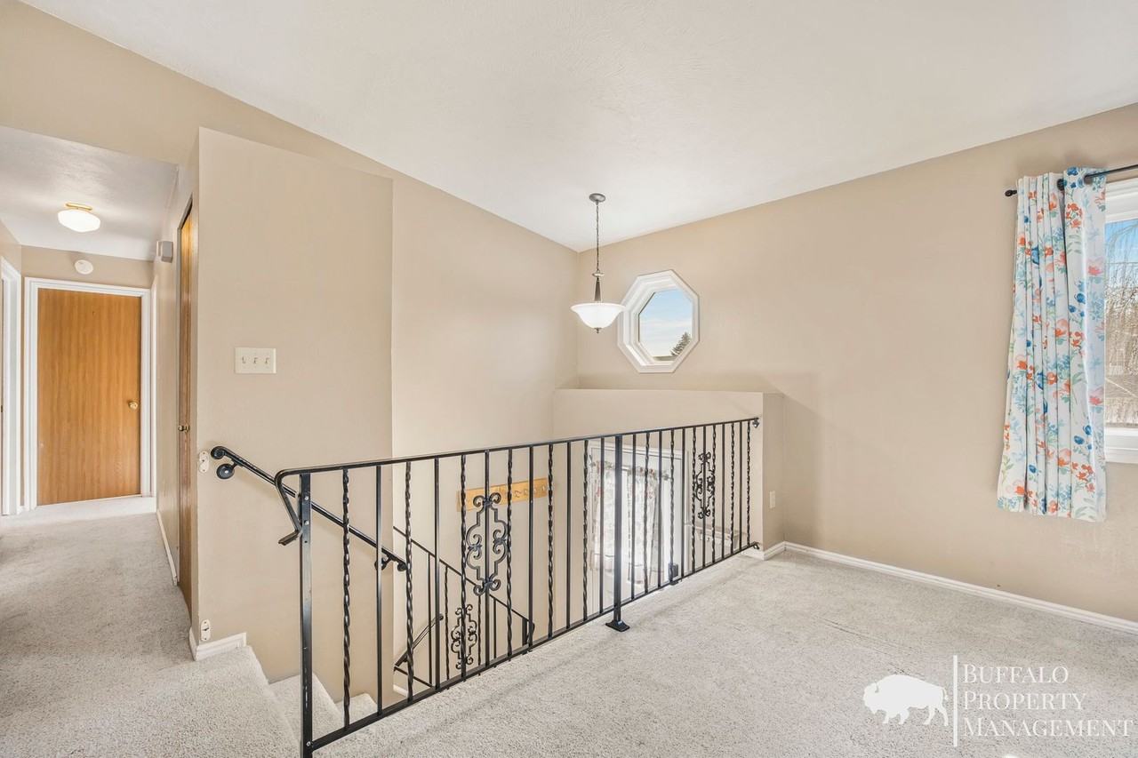 1970 Peggys Ln - Photo 4 of 30