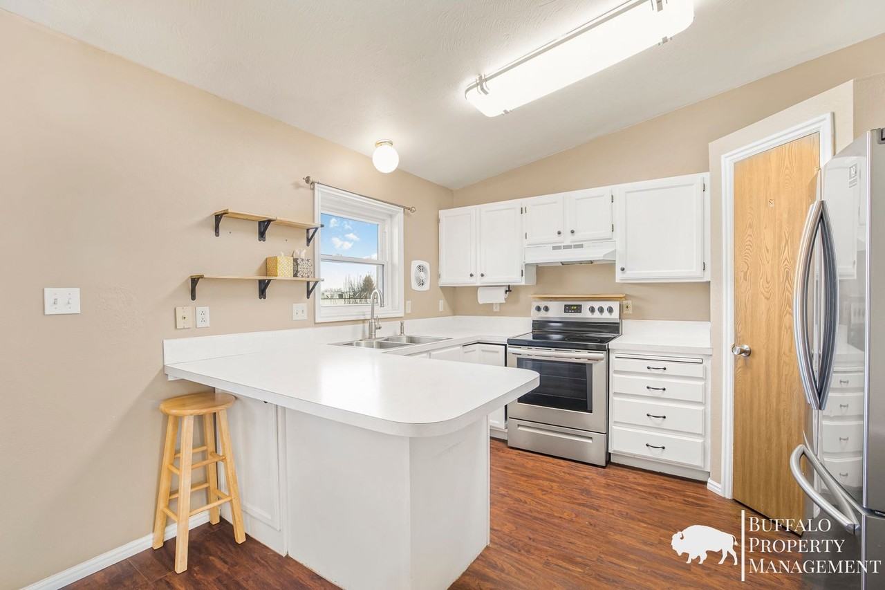 1970 Peggys Ln - Photo 7 of 30