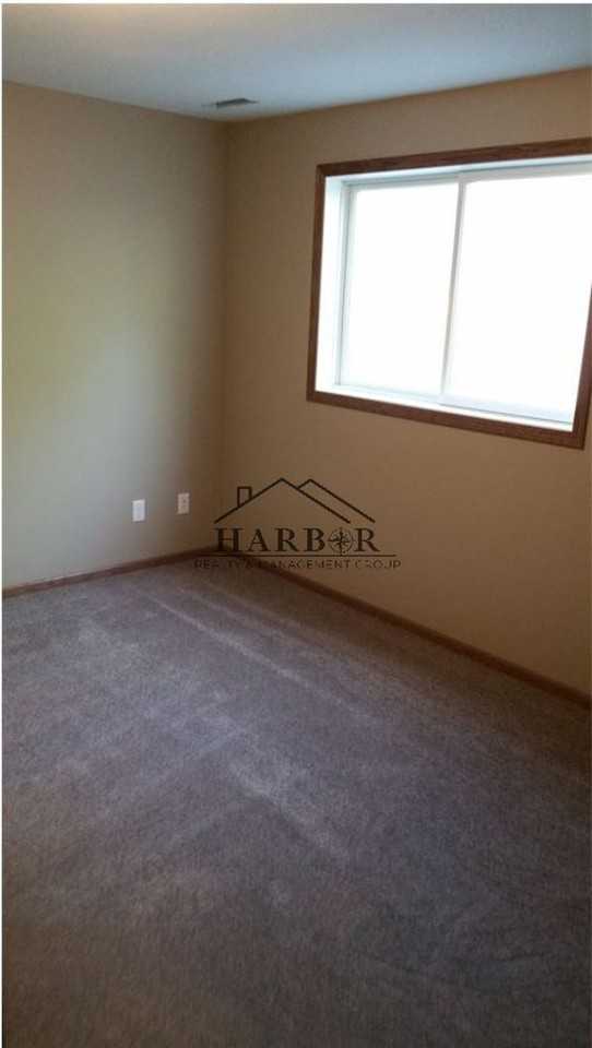 3112 Rose Dr Se - Photo 4 of 17