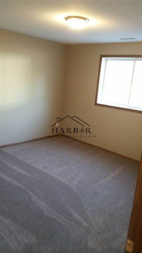 3112 Rose Dr Se - Photo 5 of 17