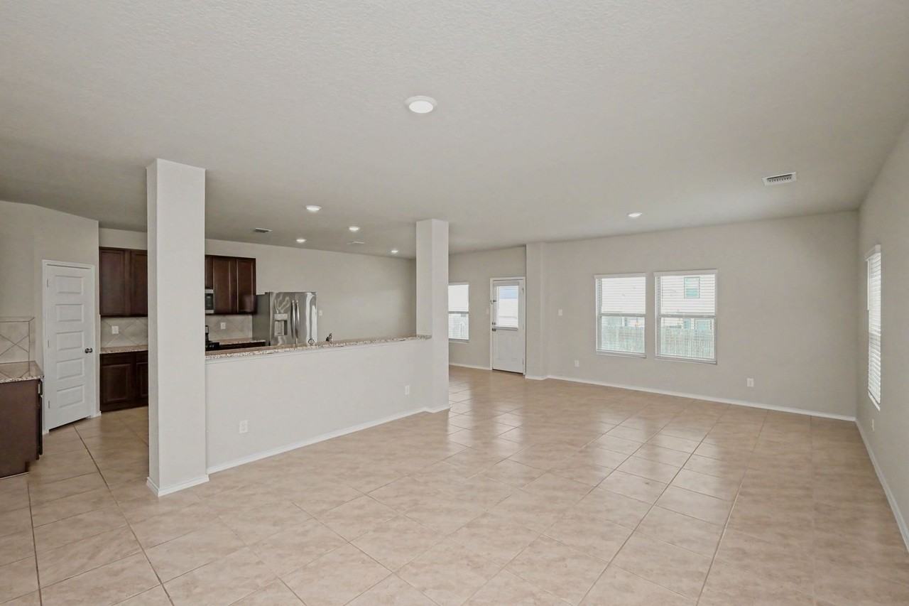 5602 Daniel Way - Photo 3 of 20