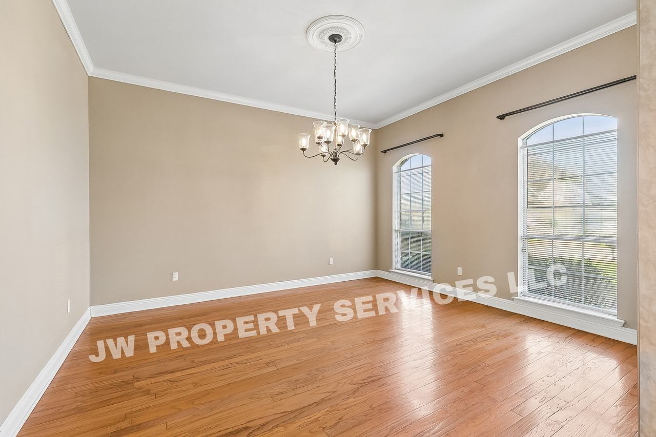 1208 Lake Frances Dr - Photo 3 of 13