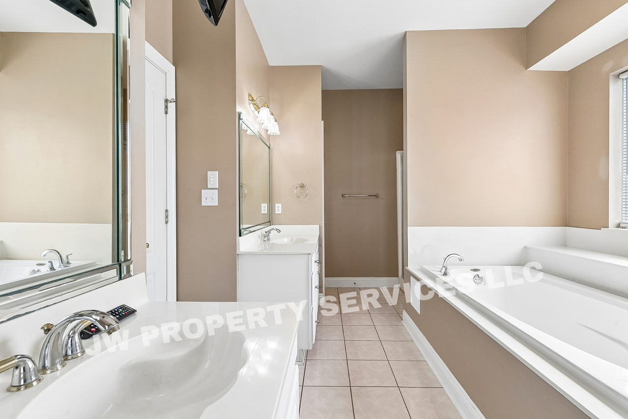 1208 Lake Frances Dr - Photo 7 of 13