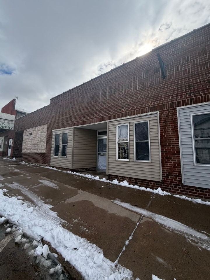 311 Main St - Photo 2 of 4