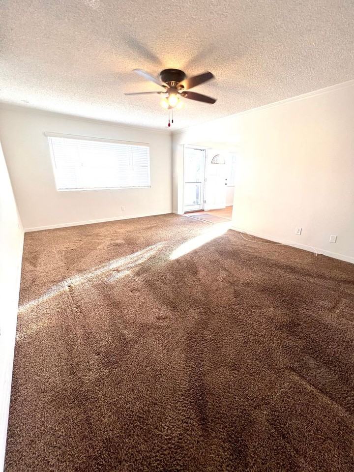 4161 W 182nd St - Photo 6 of 33