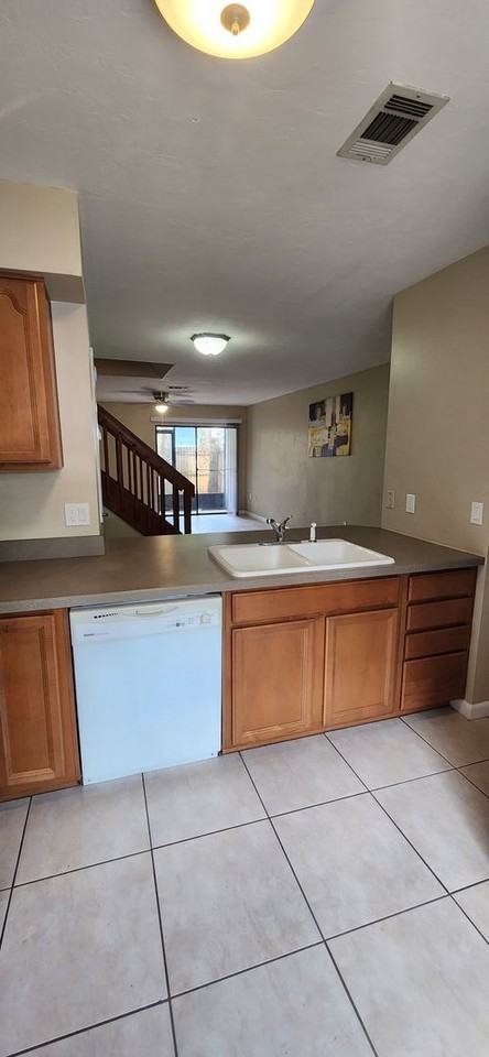 2202 Sw 39th Dr - Photo 3 of 20