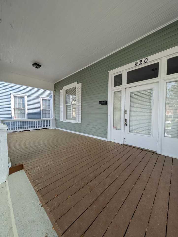 920 Magnolia St - Photo 2 of 24