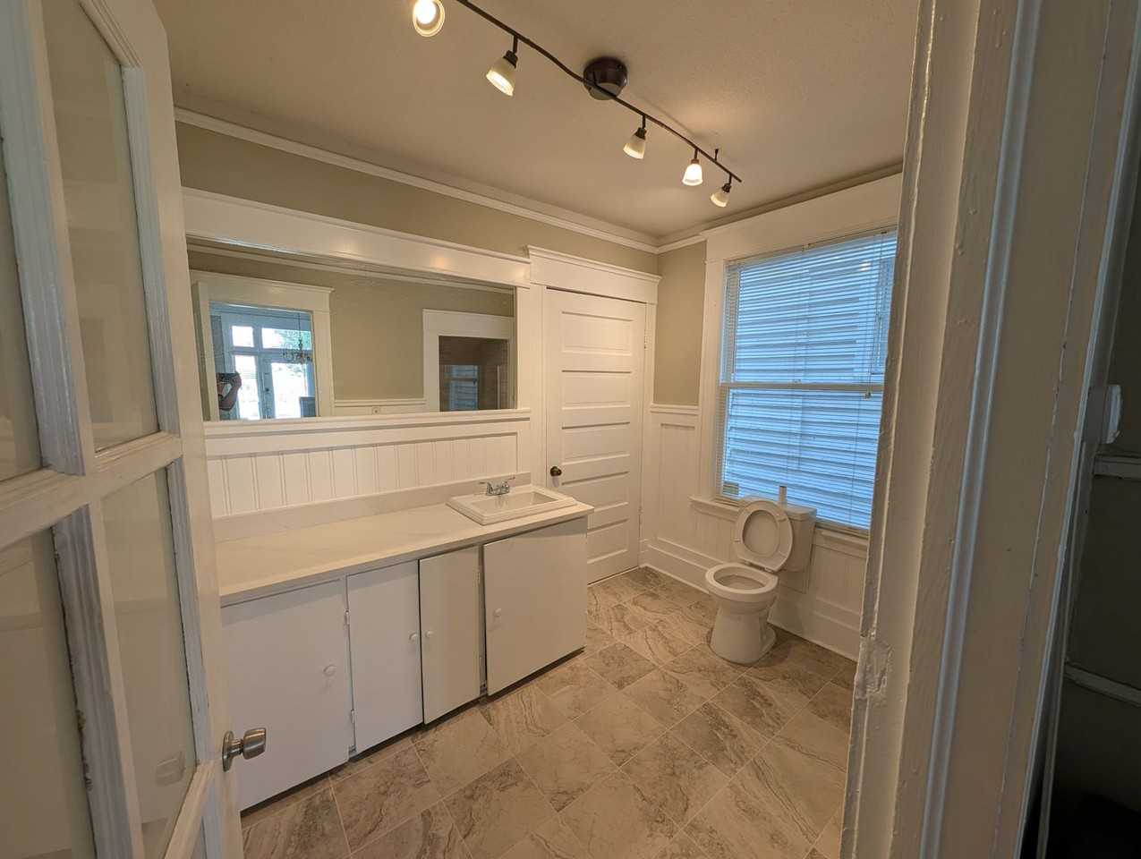 920 Magnolia St - Photo 7 of 24