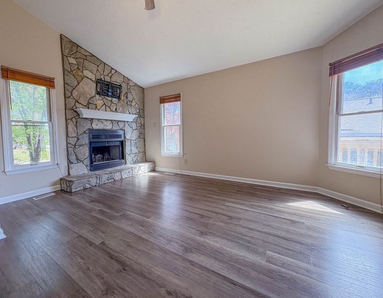 565 Andover Rd - Photo 3 of 16