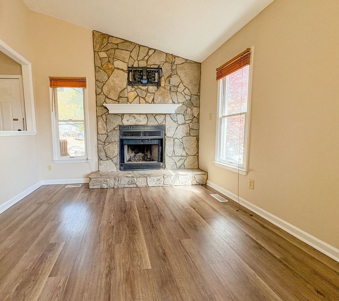 565 Andover Rd - Photo 5 of 16