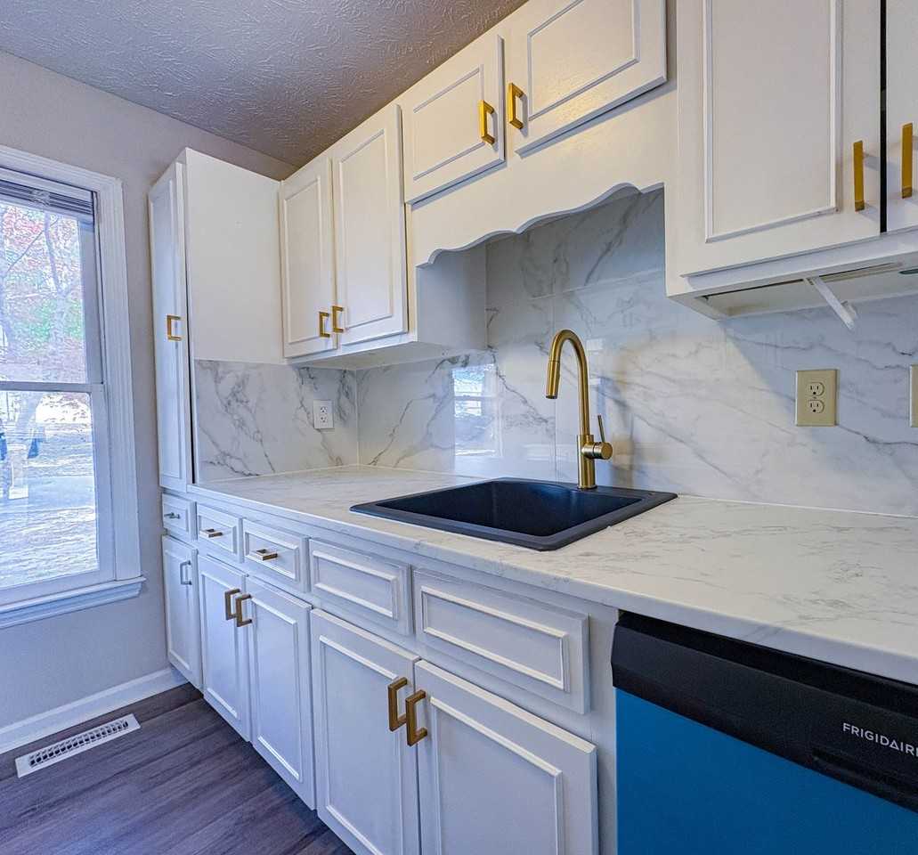 565 Andover Rd - Photo 7 of 16