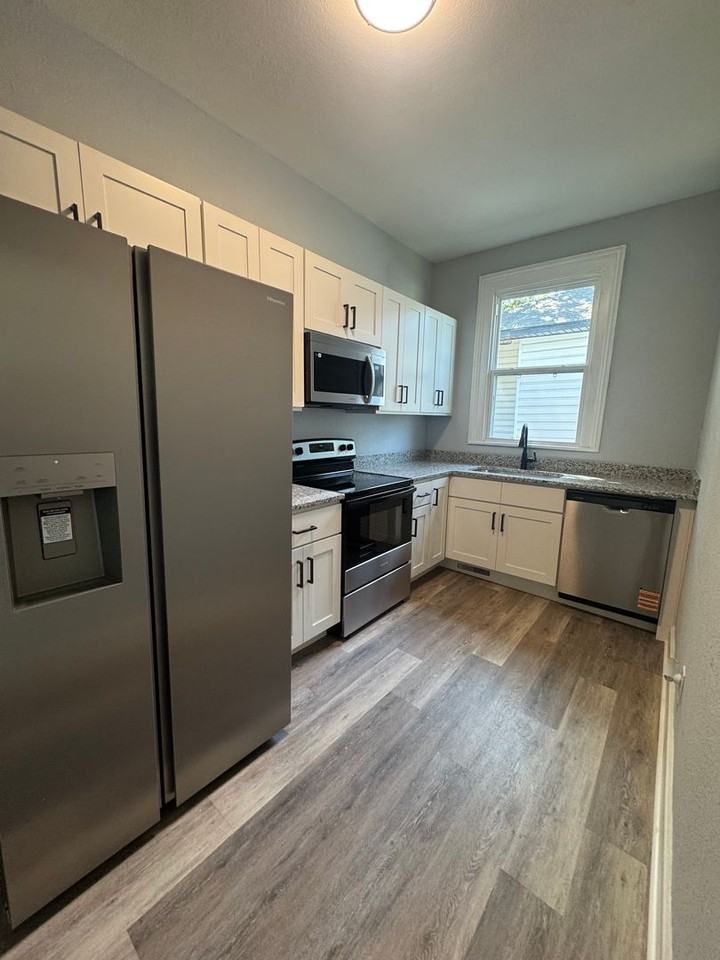 1016 Holden St - Photo 2 of 9