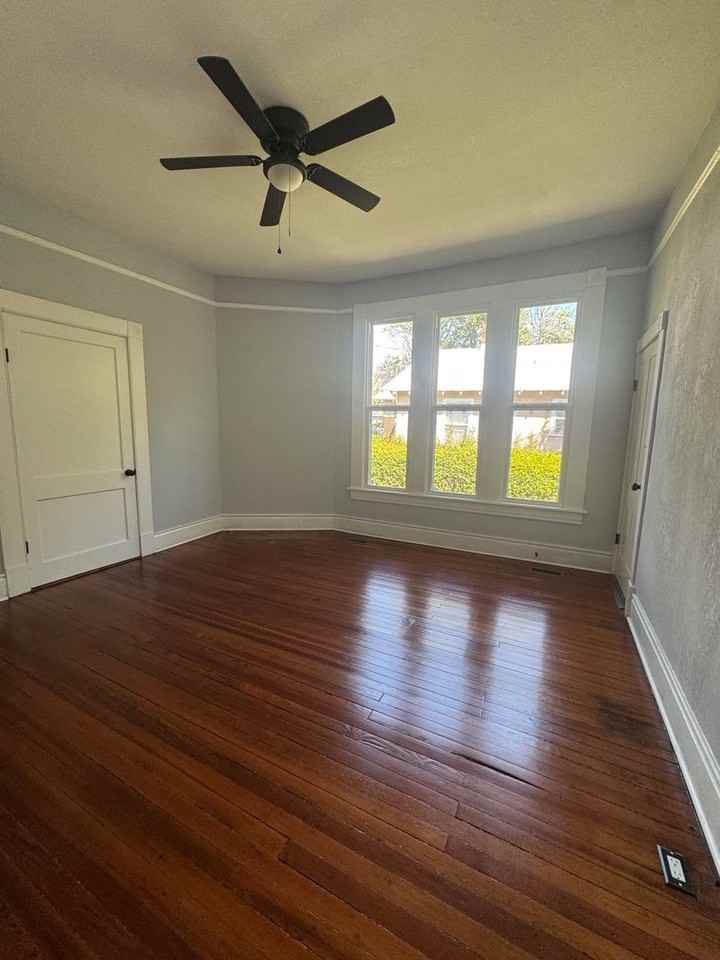 1016 Holden St - Photo 5 of 9