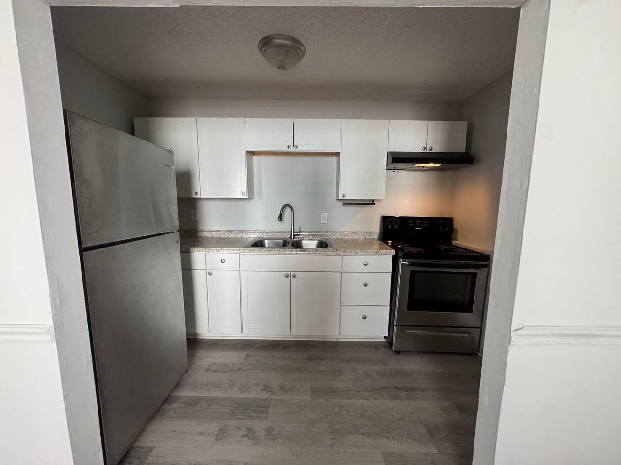 1133 Merry St - Photo 2 of 10