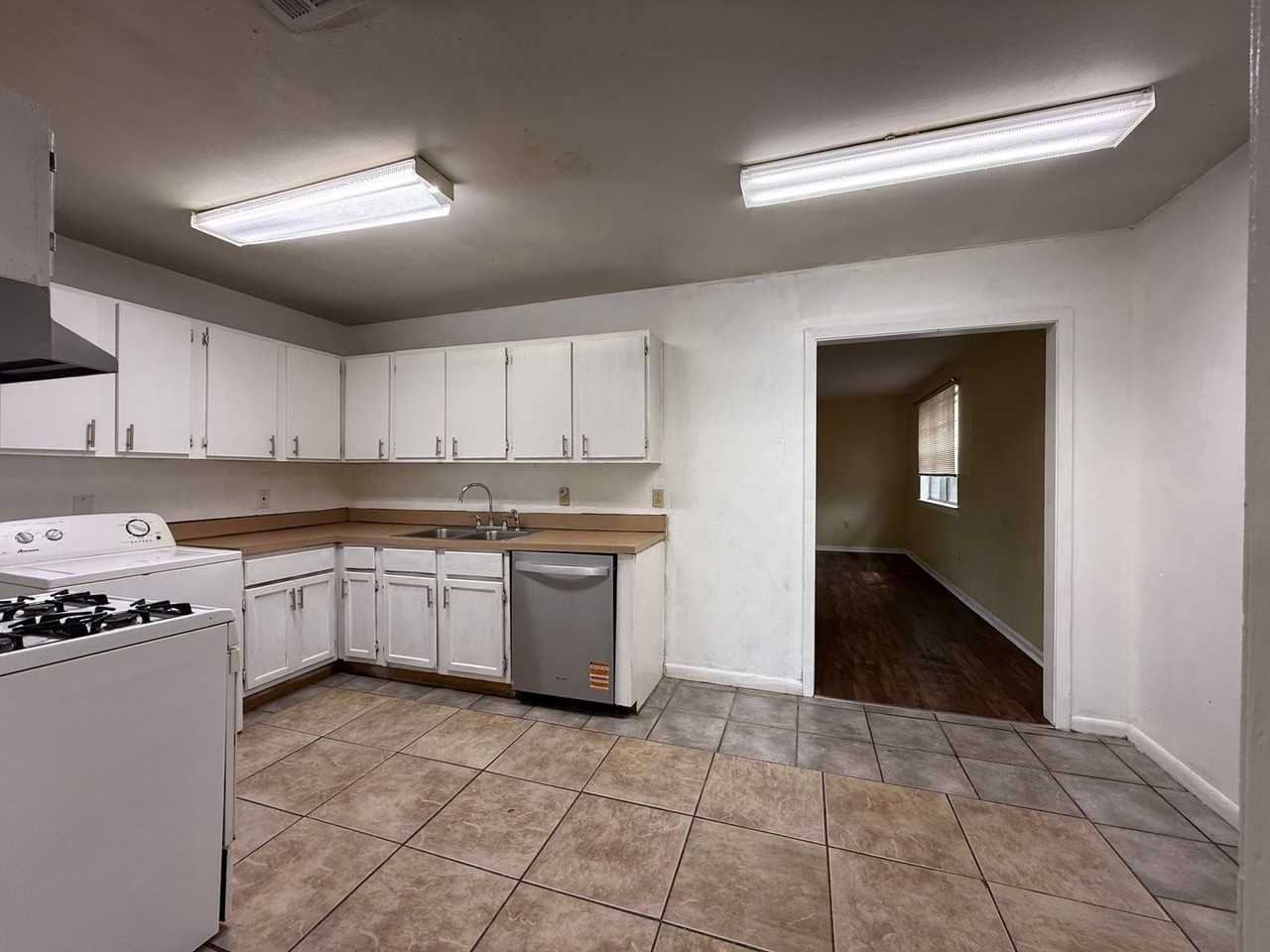 347 Oriole Dr - Photo 7 of 28