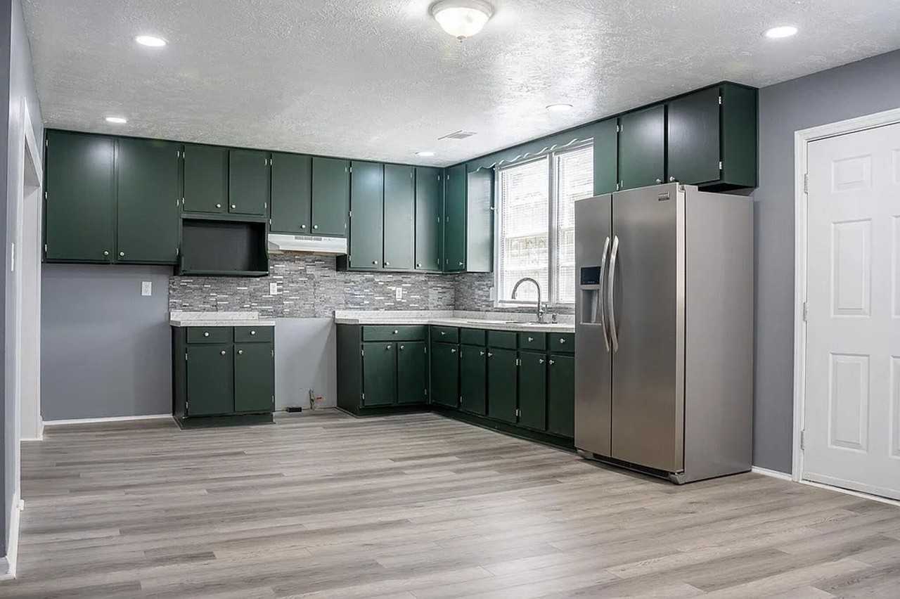 1312 Perry Ave - Photo 5 of 16