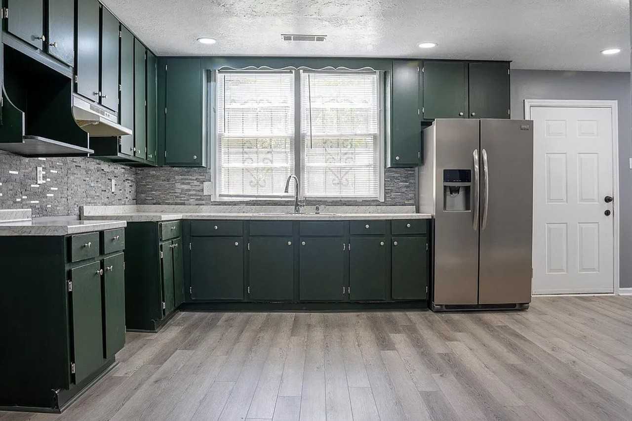 1312 Perry Ave - Photo 6 of 16