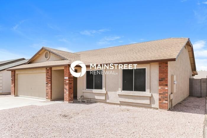 422 N 110th St - Photo 2 of 16