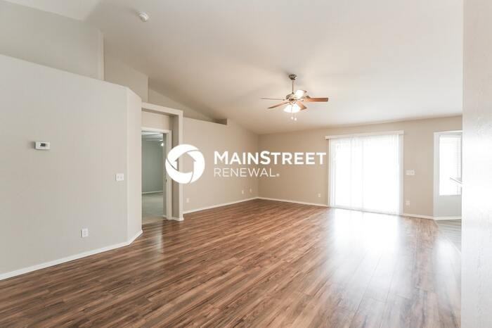 422 N 110th St - Photo 3 of 16