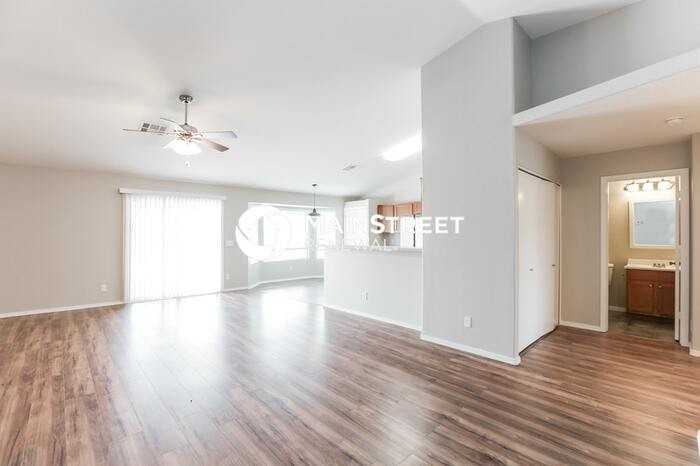 422 N 110th St - Photo 4 of 16