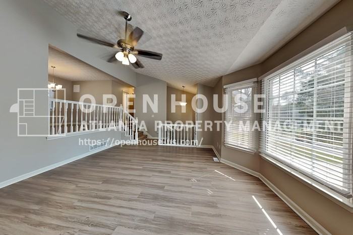 360 Austin Dr - Photo 5 of 22