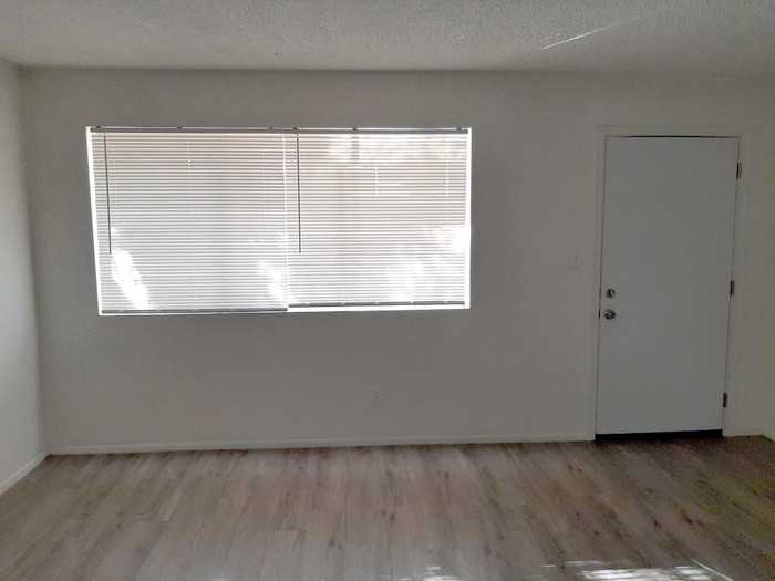 2242 W Morten Ave #5 - Photo 4 of 8