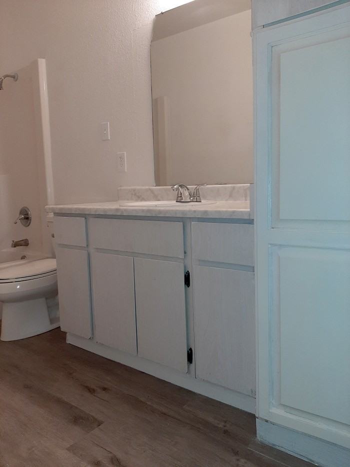 2242 W Morten Ave #5 - Photo 7 of 8