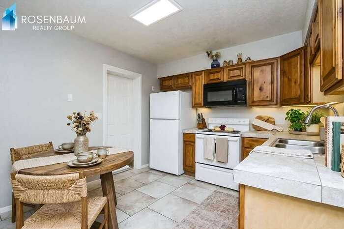 208 S Doran #208 - Photo 7 of 12