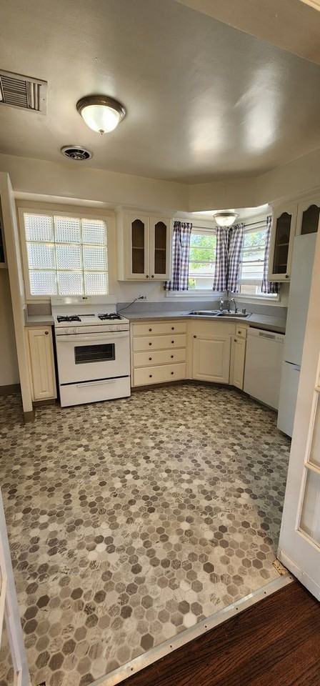 1680 Taft St - Photo 5 of 27