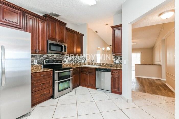 7803 Myrtle Oak Ln - Photo 6 of 19