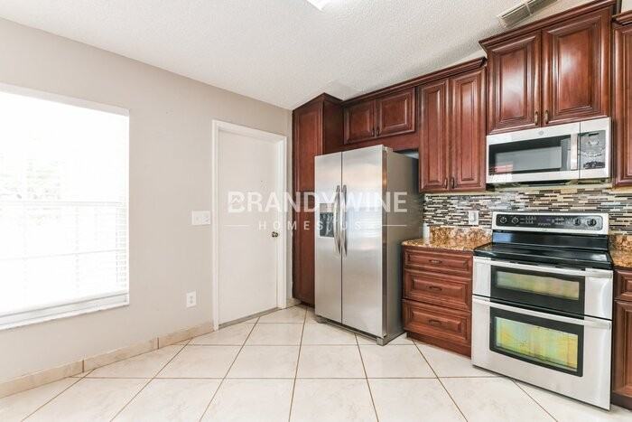 7803 Myrtle Oak Ln - Photo 7 of 19