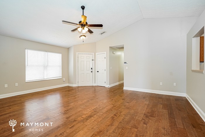 3974 Eminence Ln - Photo 3 of 14