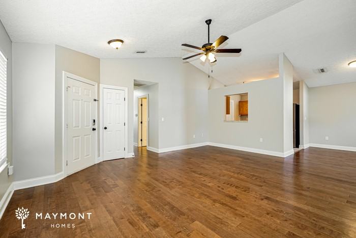 3974 Eminence Ln - Photo 5 of 14