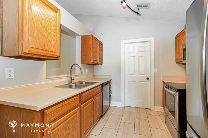 3974 Eminence Ln - Photo 6 of 14