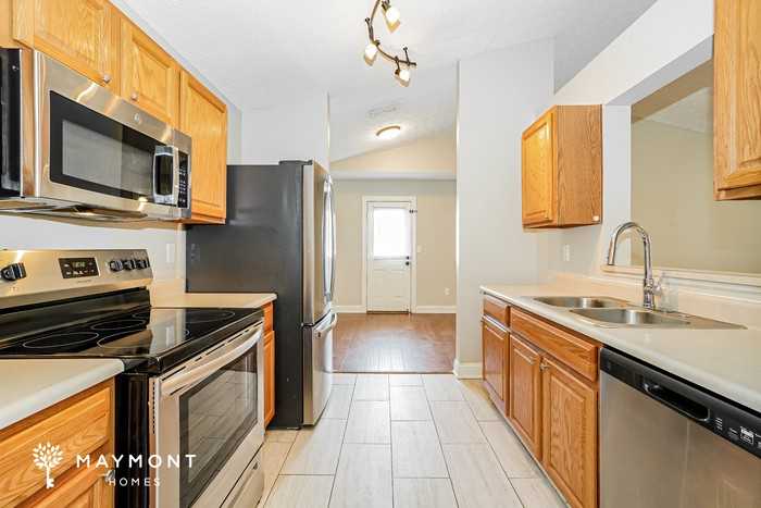 3974 Eminence Ln - Photo 7 of 14