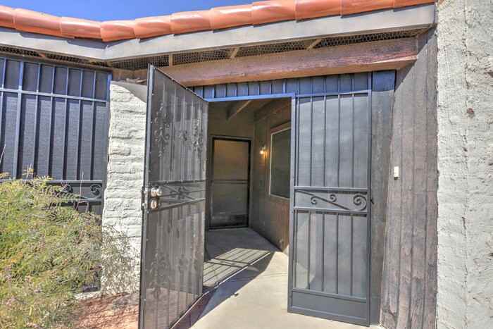 273 East Vía Terrenal - Photo 2 of 27
