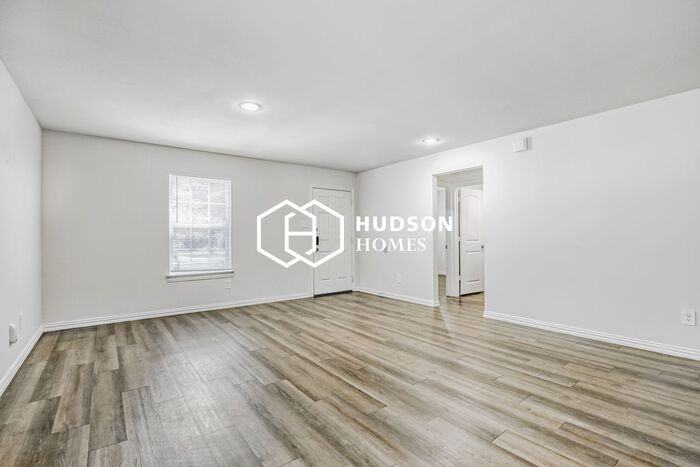 918 San Antonio St - Photo 3 of 13