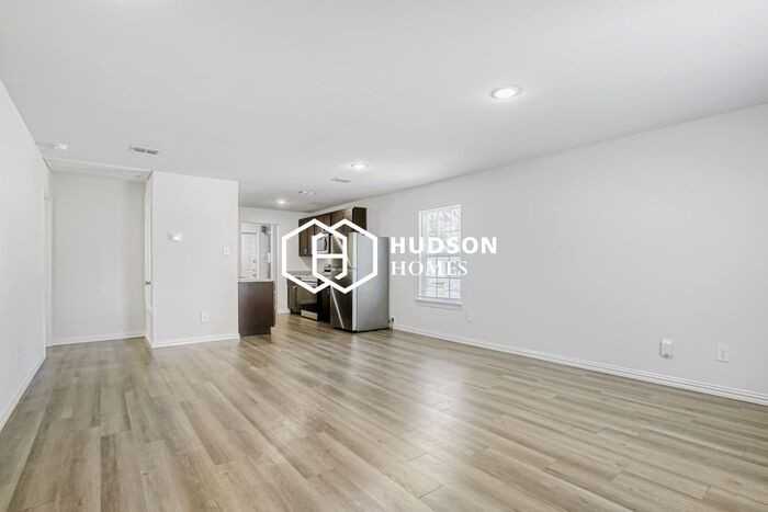 918 San Antonio St - Photo 4 of 13